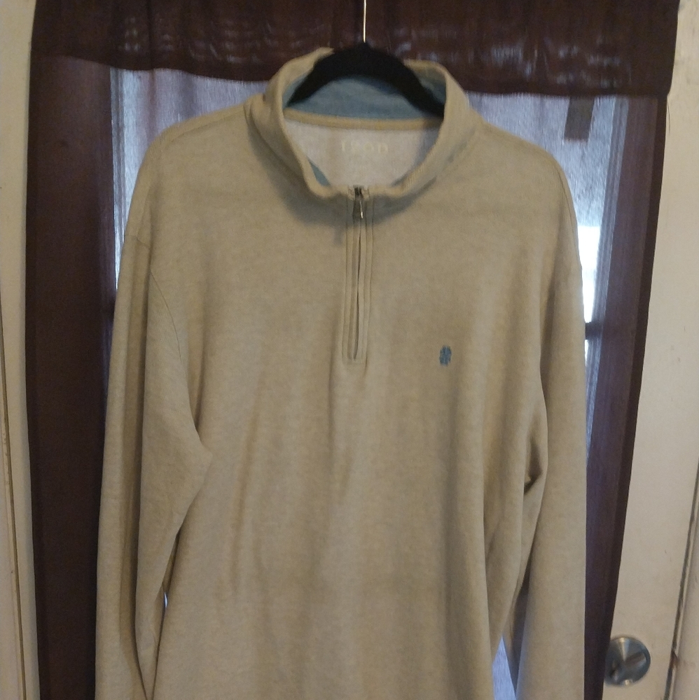 Men's izod half zip pull over